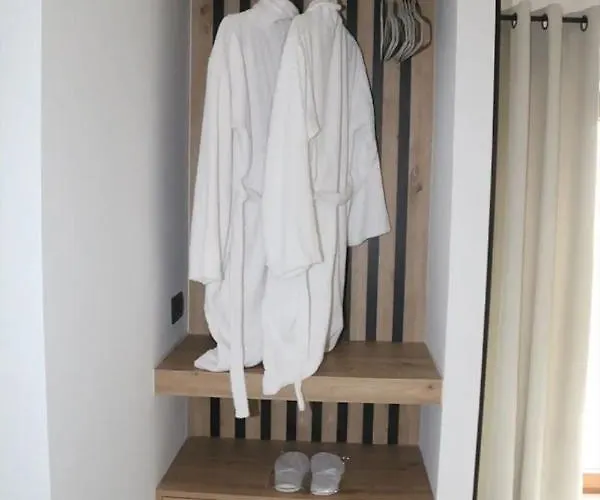Elvira Luxury Apt
